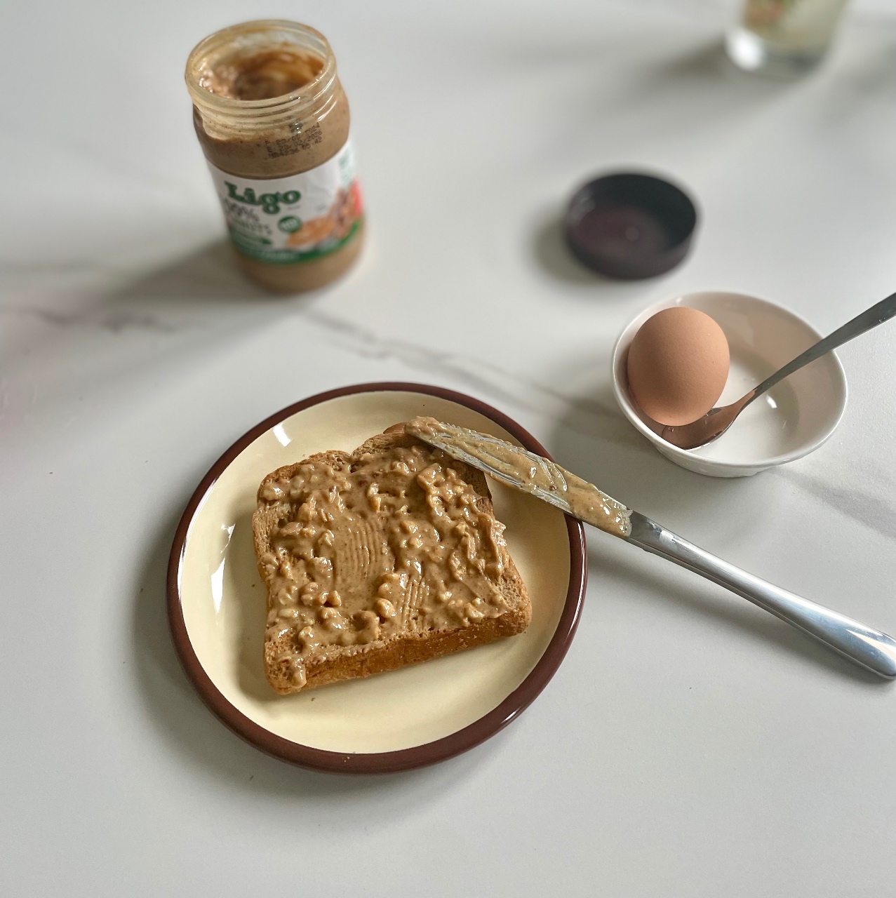 바쁜 아침엔 : 피넛버터 토스트와 반숙 계란의 만남 🥜🥚🍞☺️