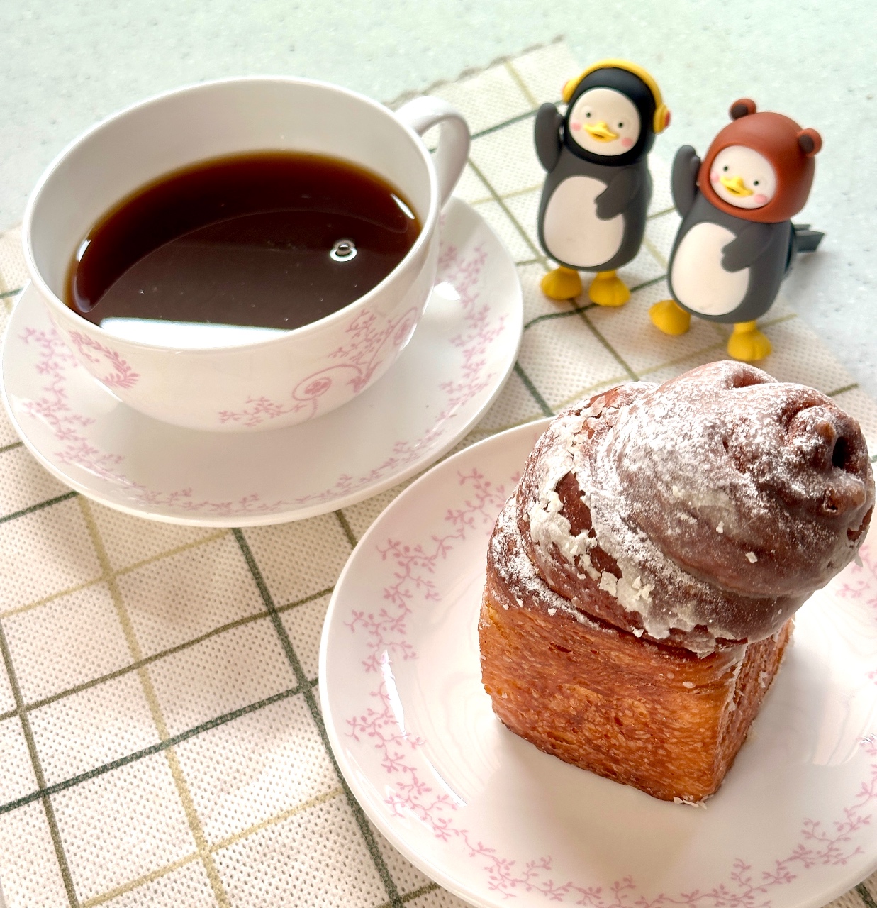 큐브롤에 커피 ☕️