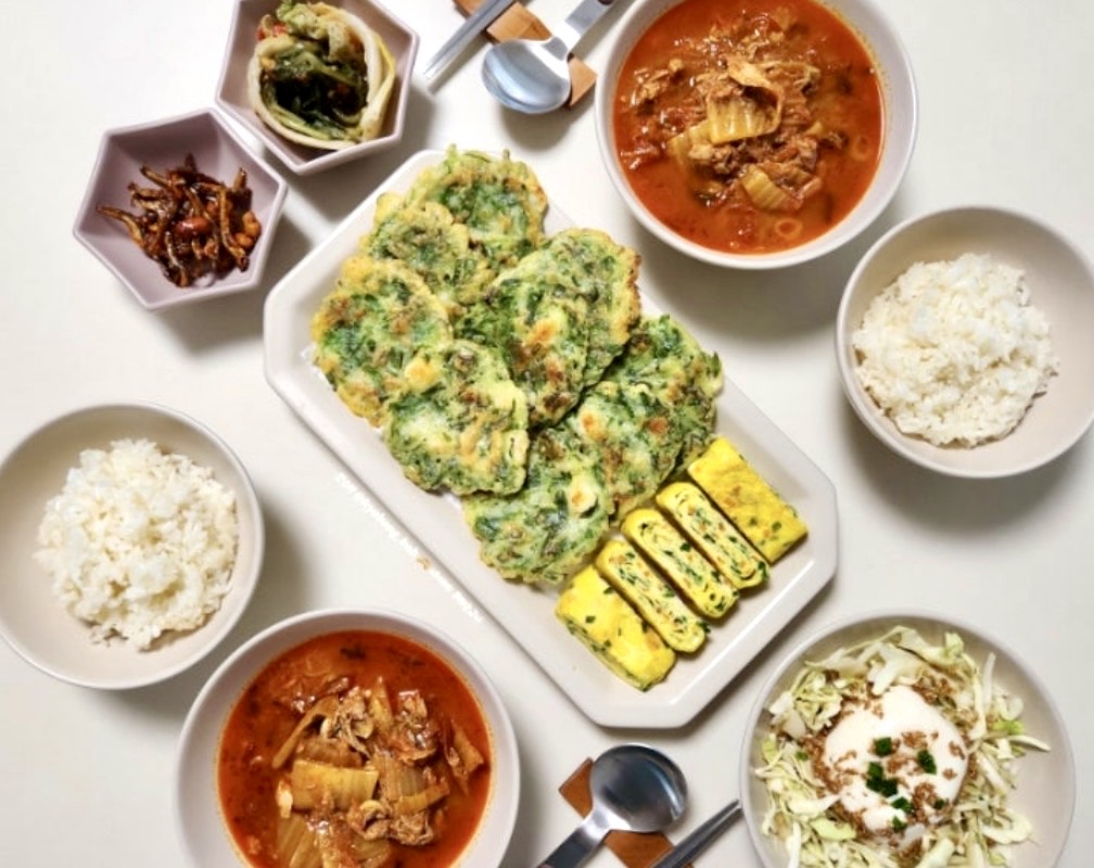 김치찌개와 새우부추전