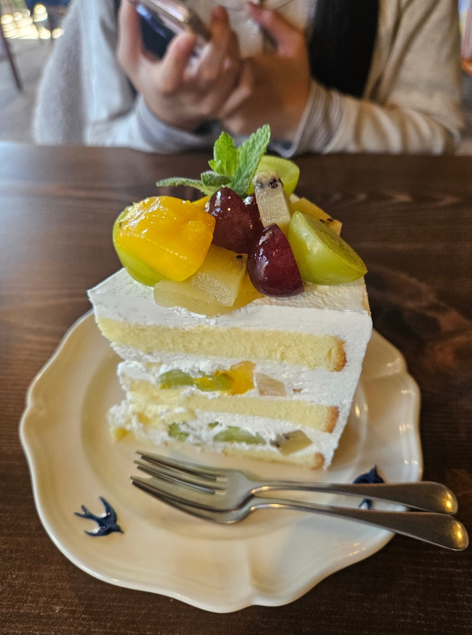 과일 케이크 냠냠