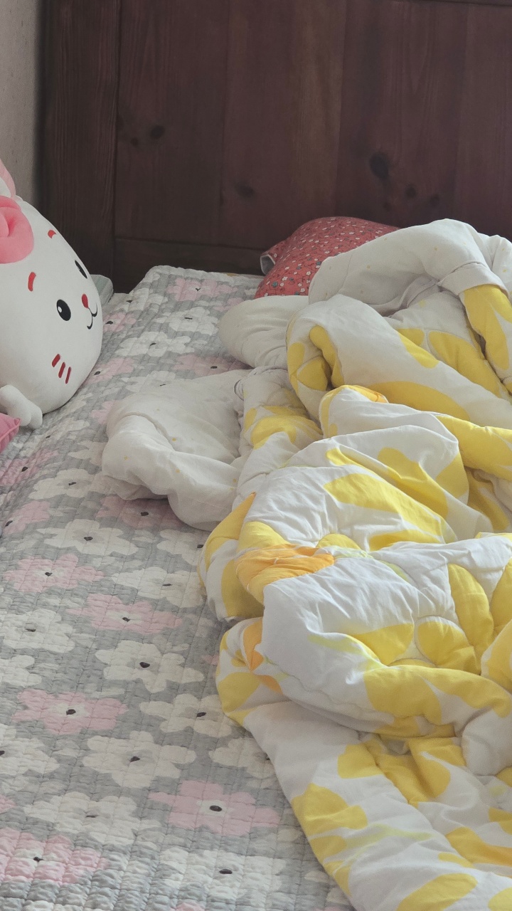 노랑꽃무늬 이불과 엽떡이 ㅋ