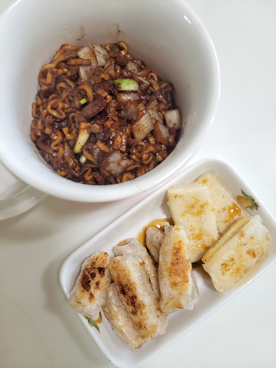 오랜만에 🍝짜장라면 + 🍤닭가슴살꿔바로우