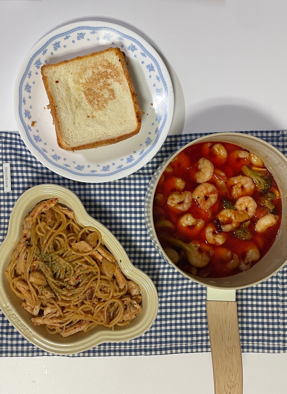 감바스 알아히요 & 된장 닭가슴살 파스타