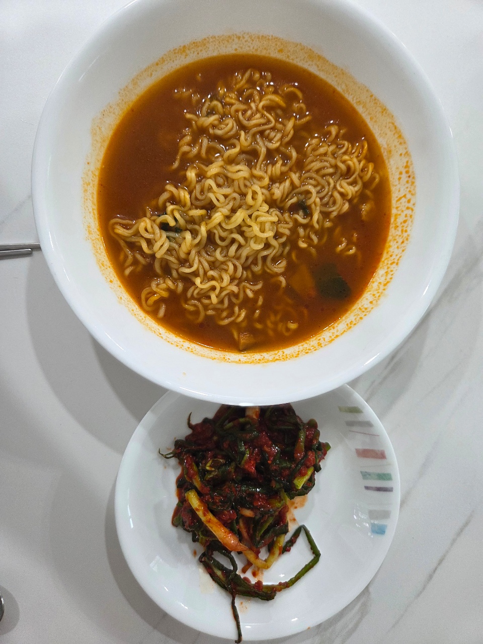 라면에 파김치~