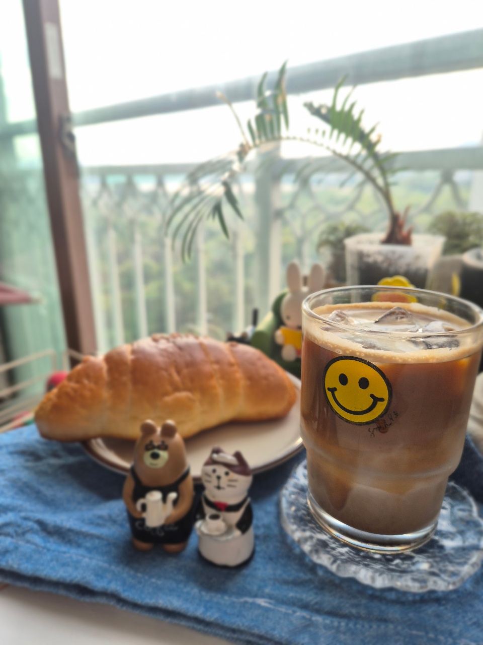 모닝커피 마셔요:)