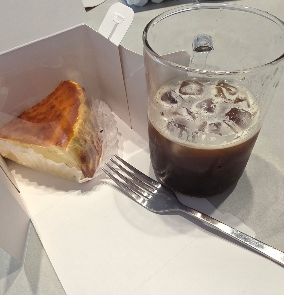 오후에 잠깐 쉬어가면서 커피 ☕️ ☕️ 