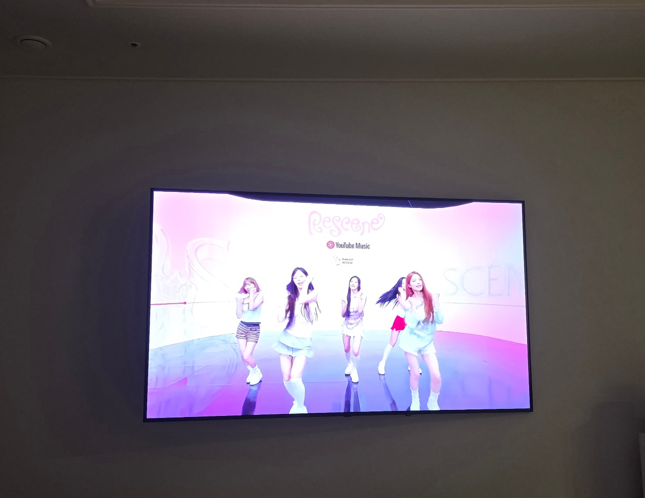 휴식에 필수인 TV