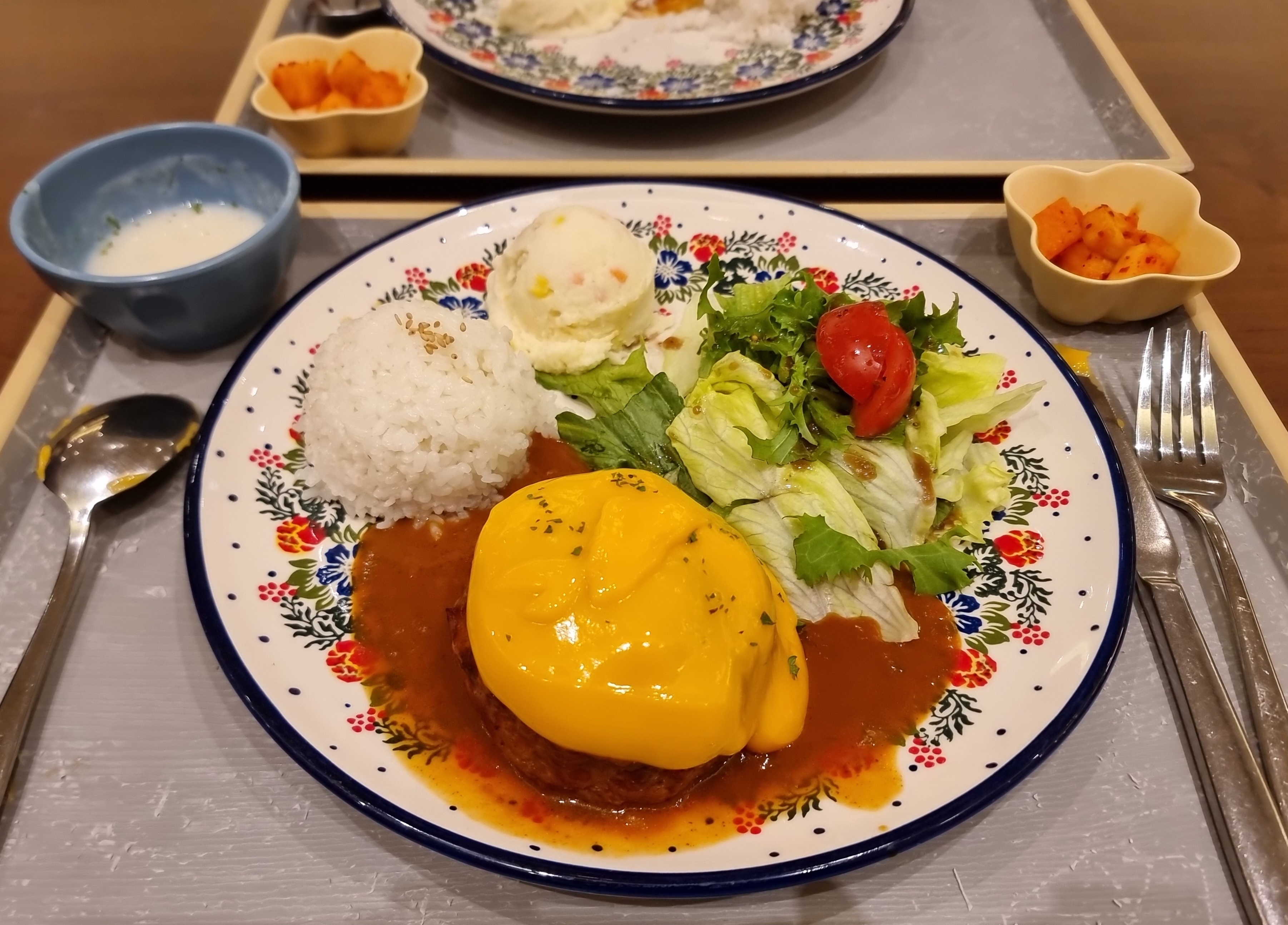 오랜만에 맛있게 먹은 함박스테이크!