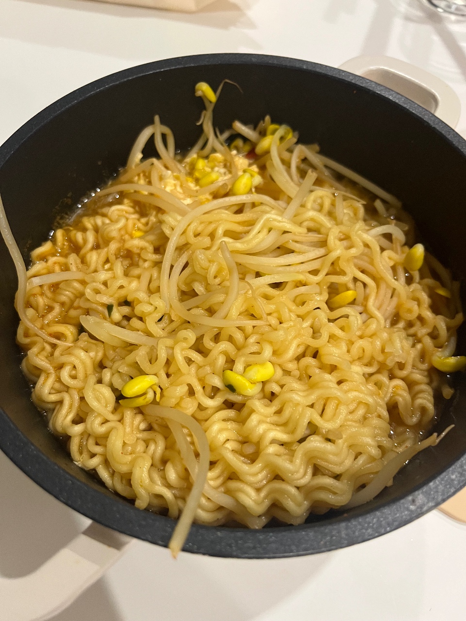콩나물 듬뿍 라면