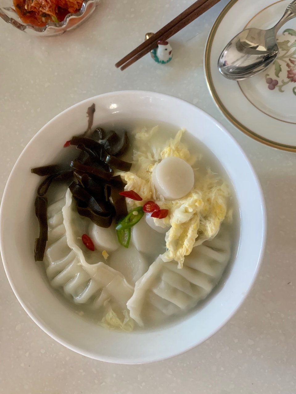 🎶든든하고 뜨끈한 ‘떡만두국’
