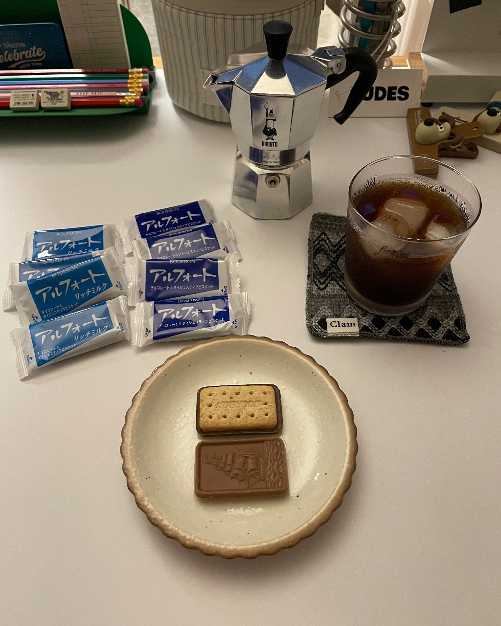 모카포트로 내린 커피와 비스킷☕️🍪