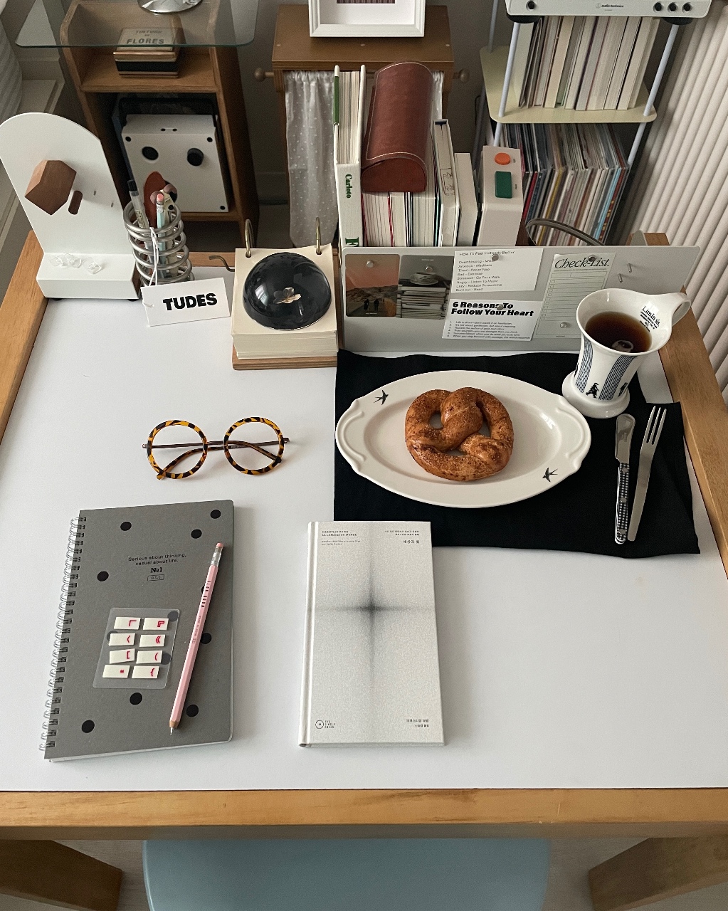 디저트 먹으면서 독서하기📚
