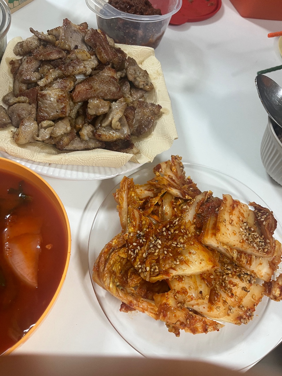 목살 구워서 김장김치에 밥먹었어요