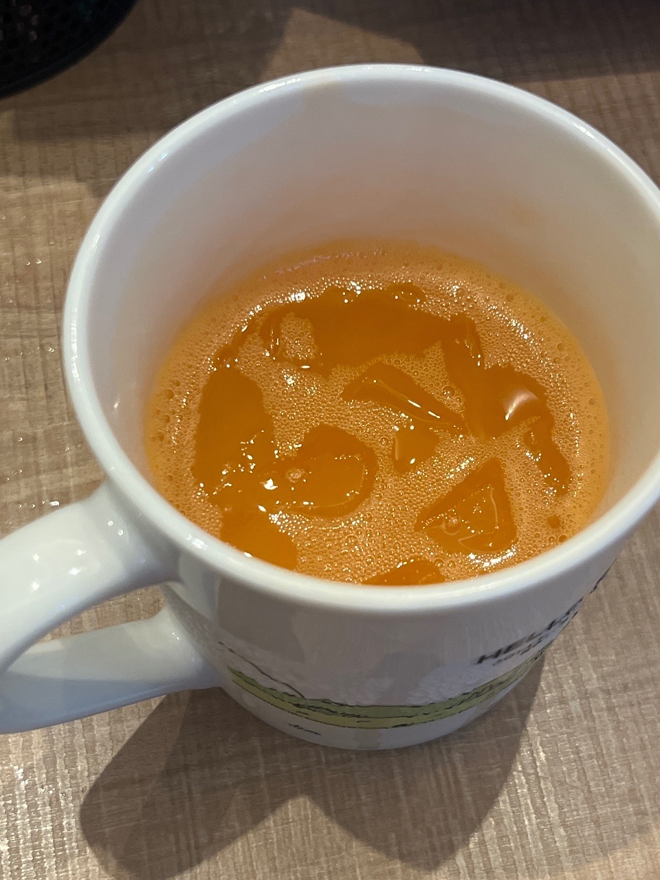 졸려서 주스마셔요 🥤🥤