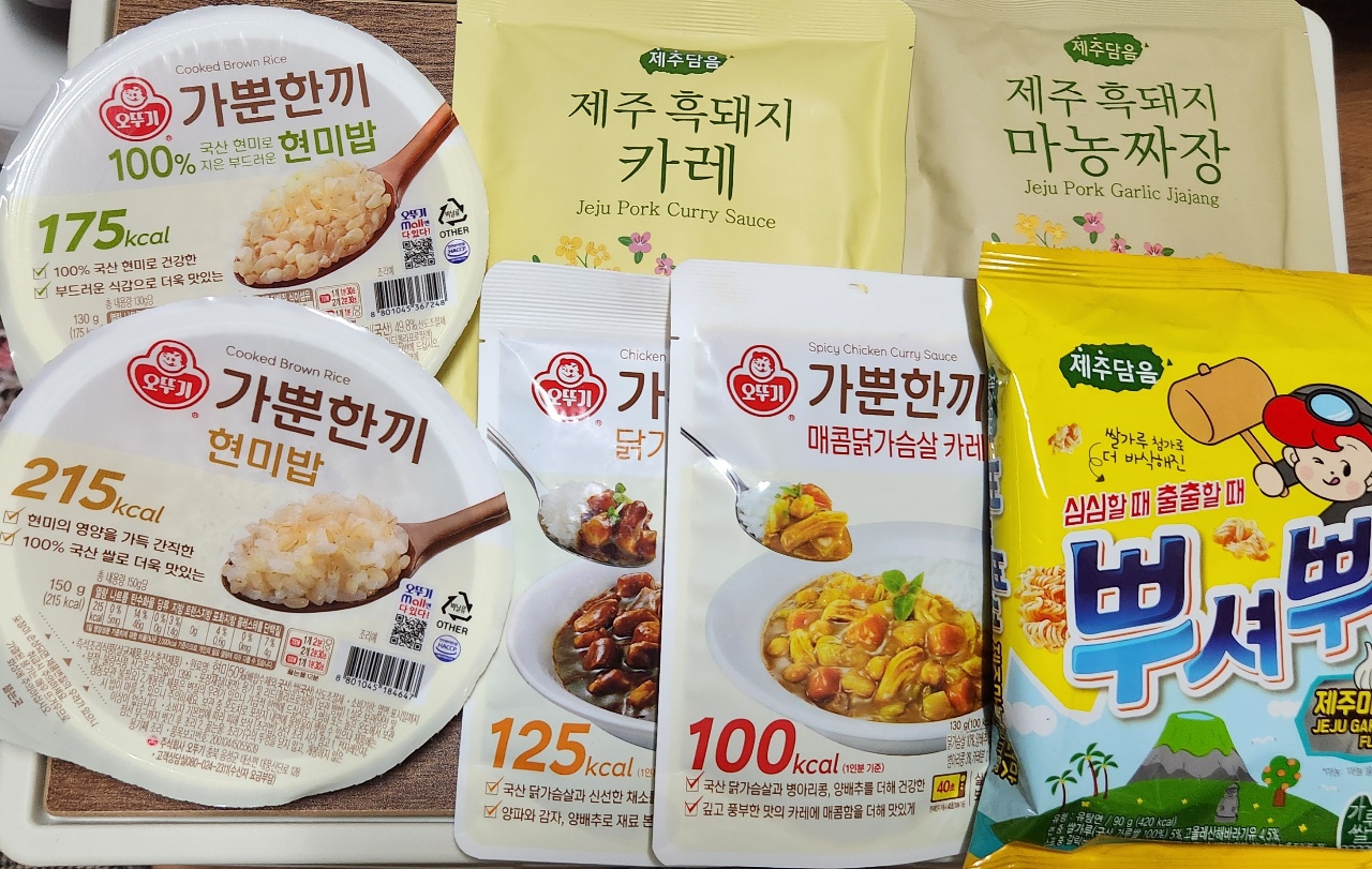 제주 돼지고기 카레와 마늘짜장, 밥과 국수 등 한끼 음식 제품들