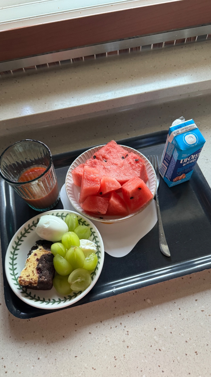 오랜만에 쉬는 날 아침입니다🍉🧡