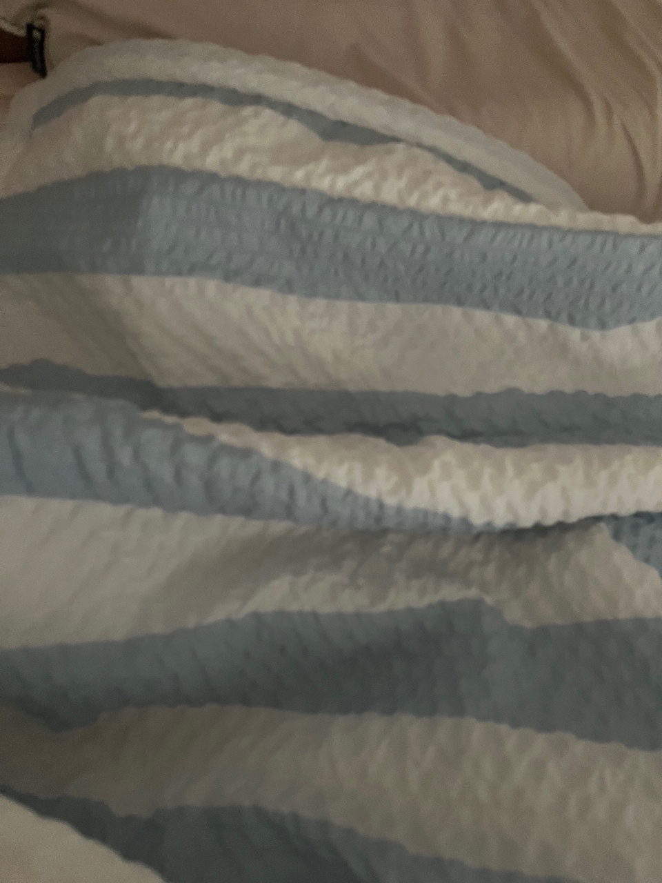 뒹굴 뒹굴 🛏️🛏️🛏️