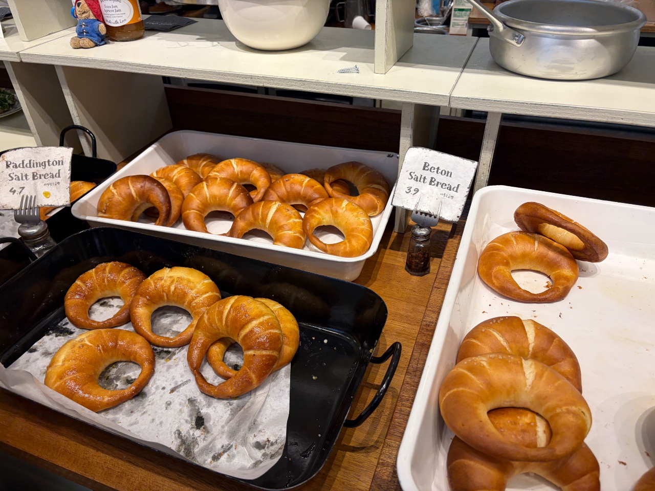 웨이팅하고 먹은 소금빵 🥐
