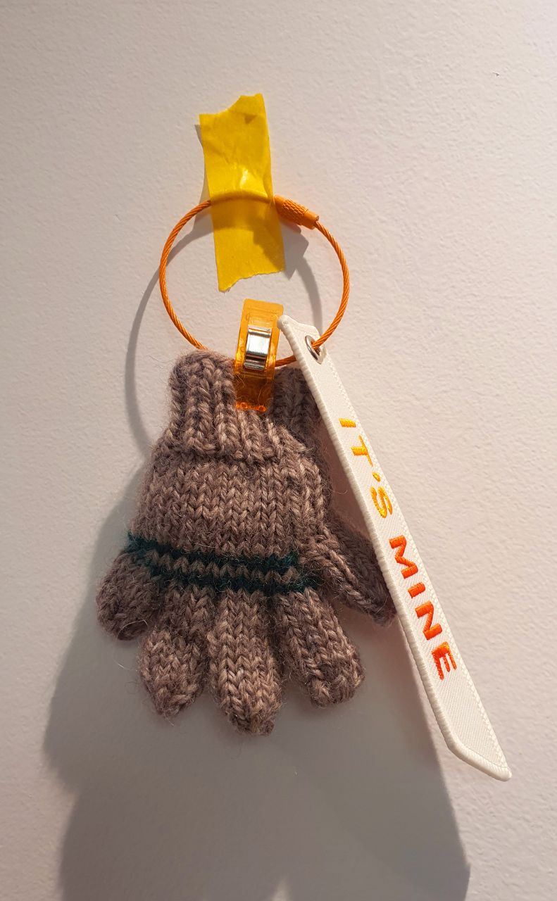 미니어쳐 장갑 떴어요 🧶