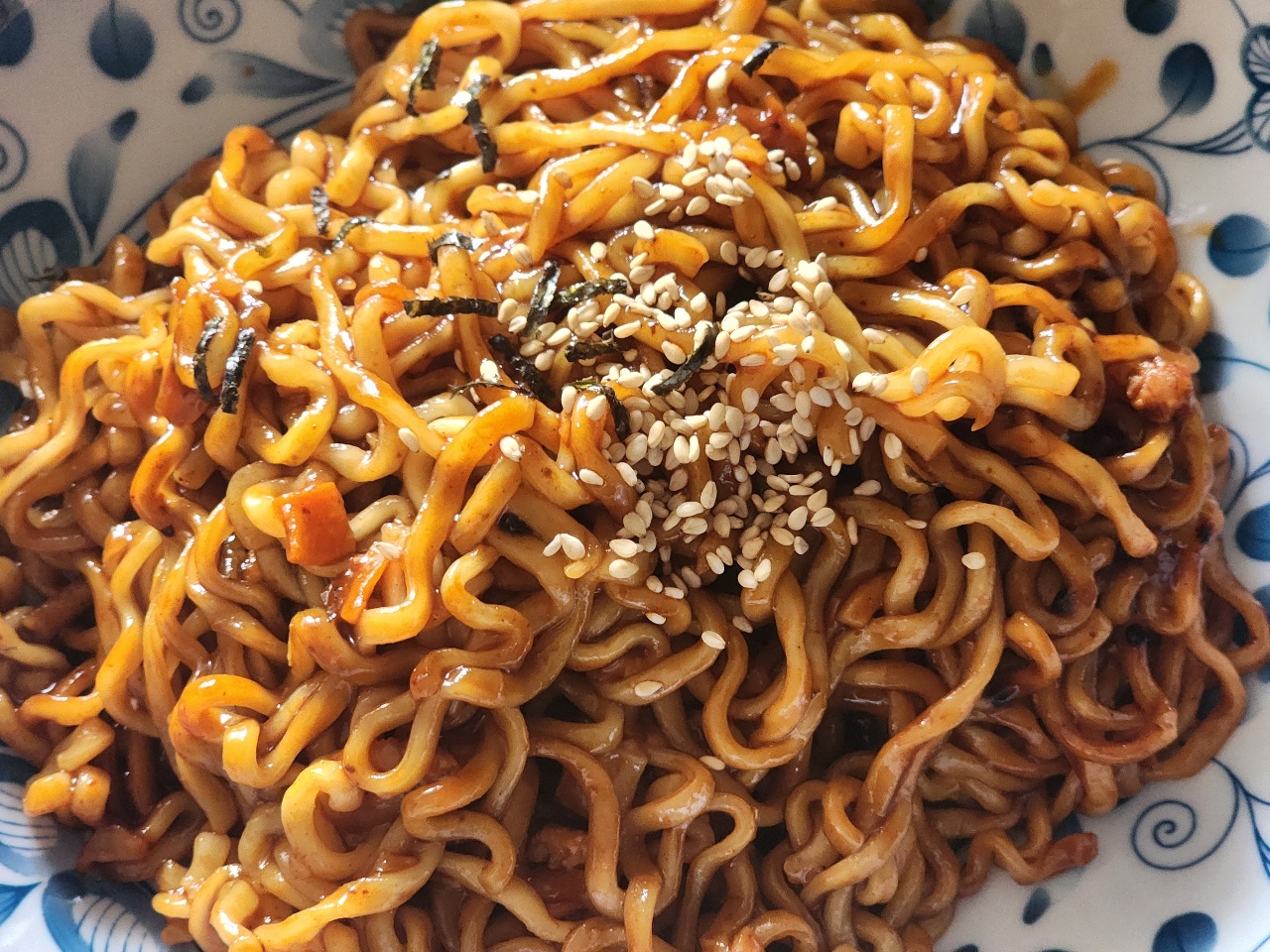 주말은 간단하게 라면