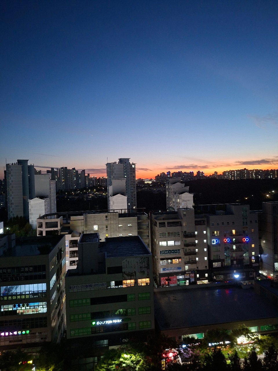오늘 저녁, 창밖 하늘 🌆 