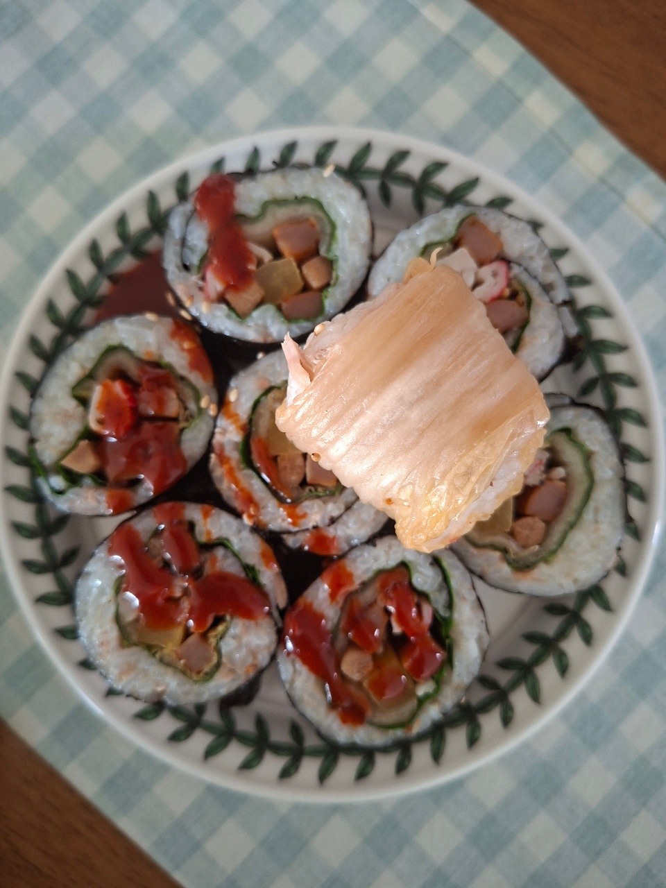 김밥엔 매콤한 불닭소스
