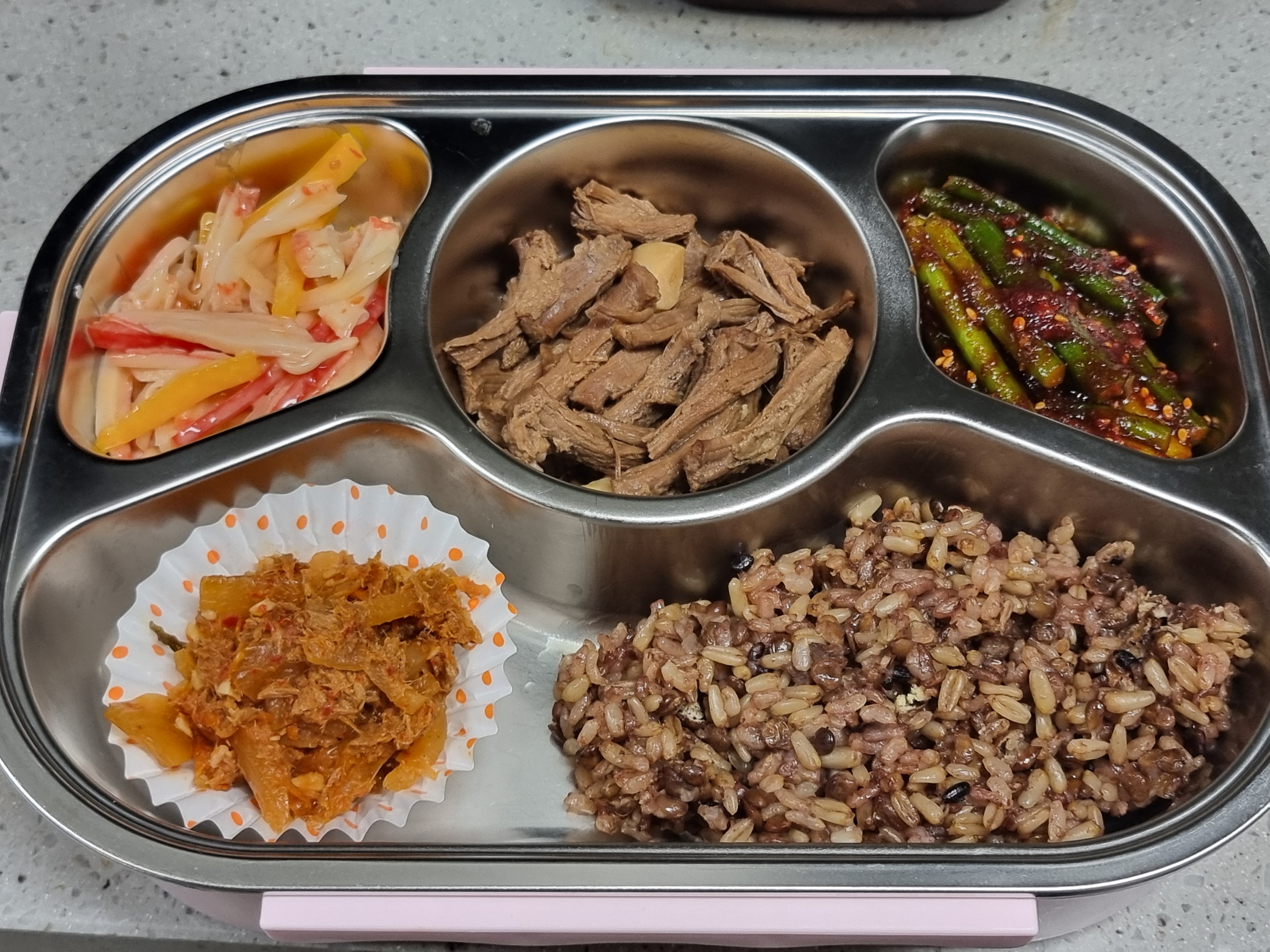 게으른 주말이 지났으니 도시락을 준비해요