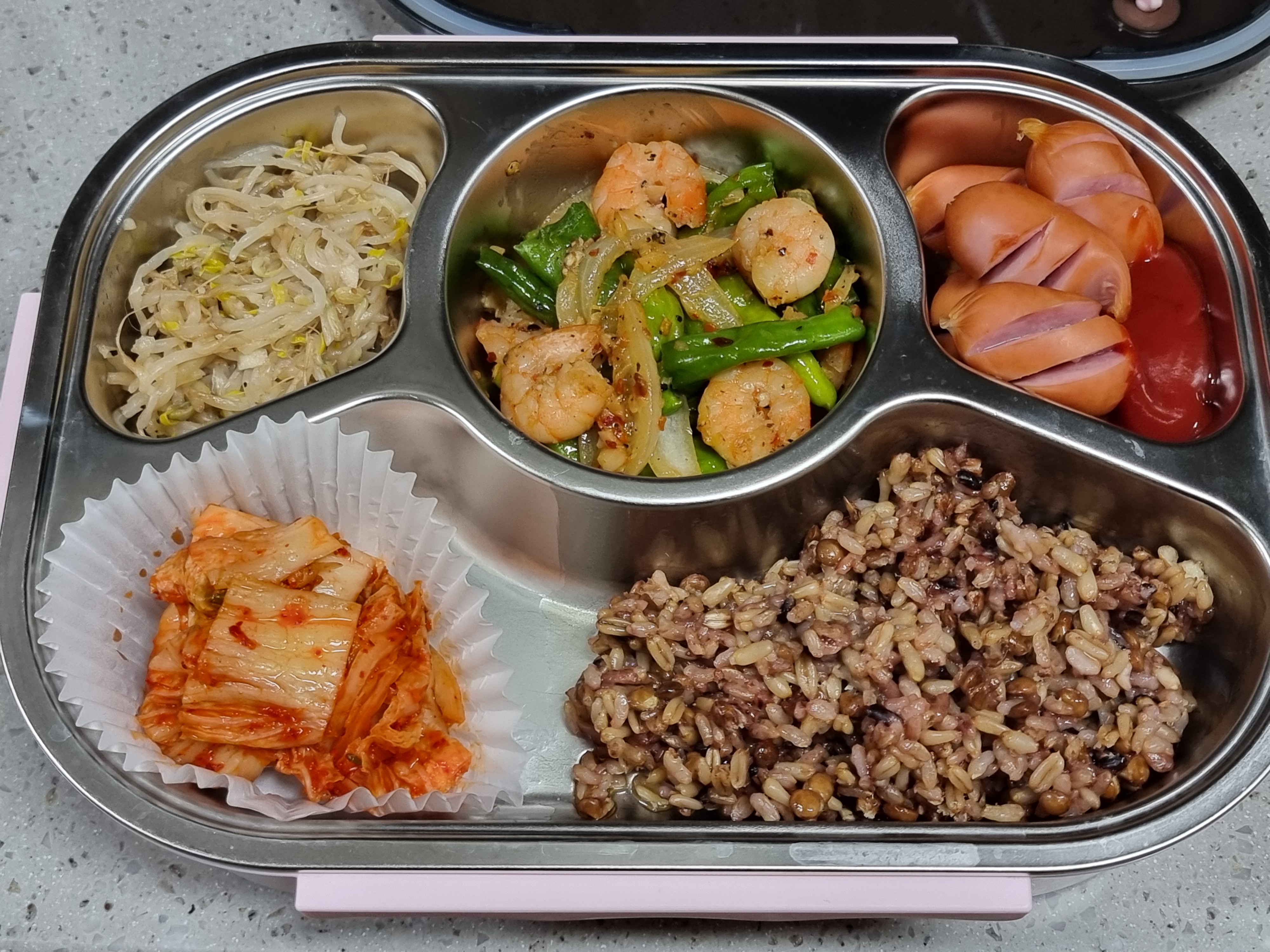 새로운 일주일이 다가오니 도시락을 싸요