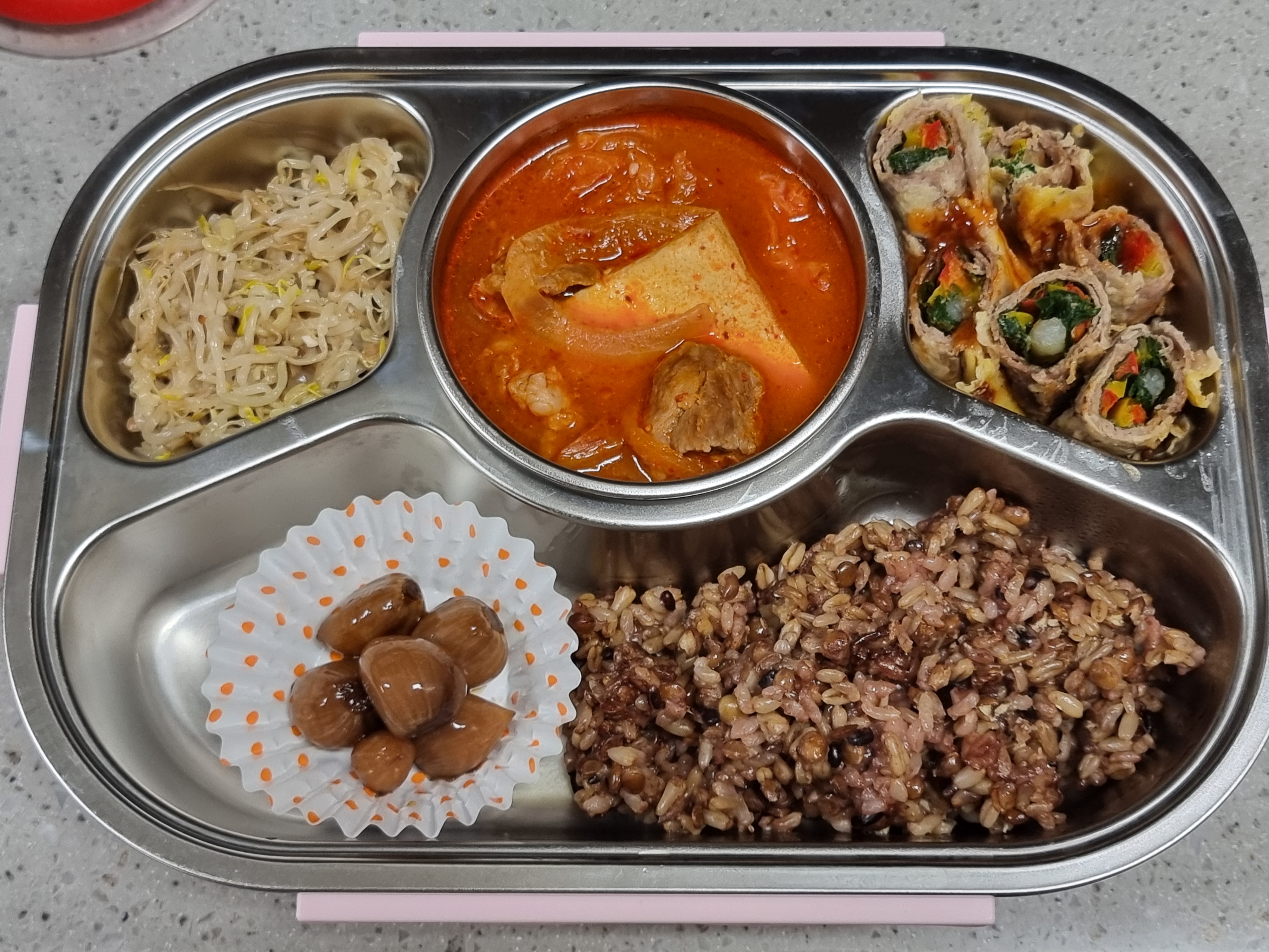 내일은 김치찌개 도시락이에요