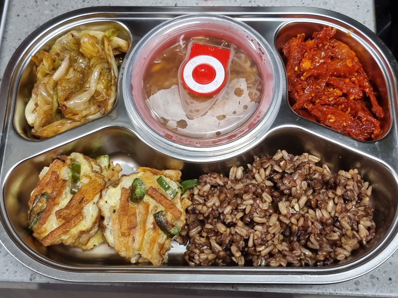 내일도 비가온다니 김치콩나물국 도시락을싸요