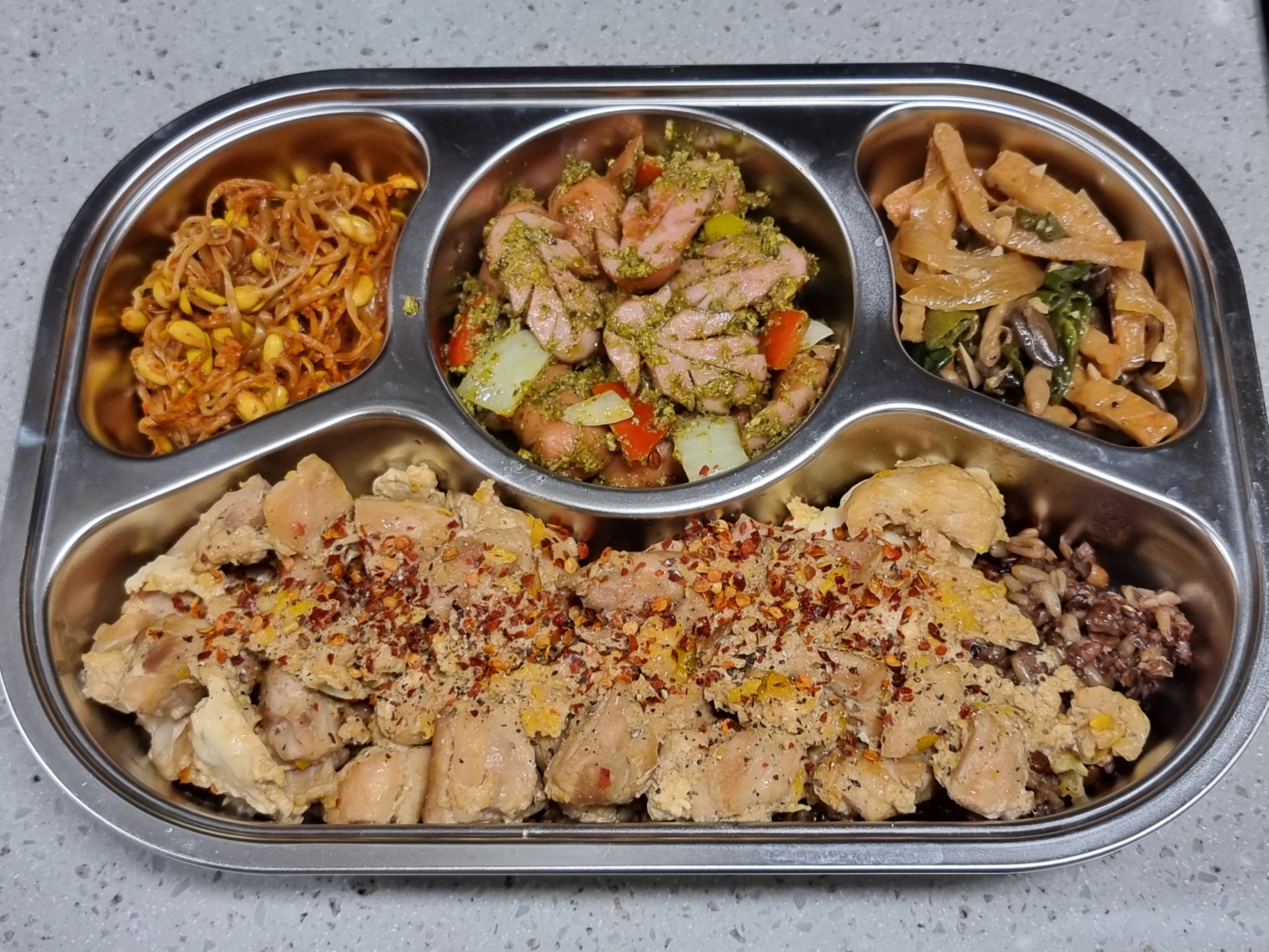 알수없는 조합의 도시락이에요