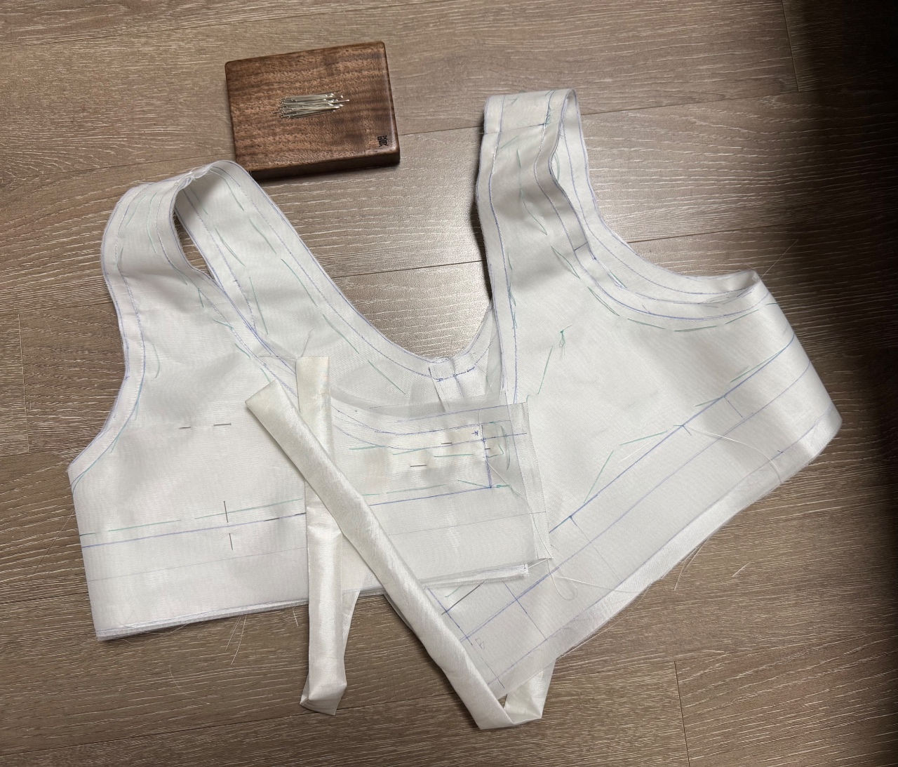 조끼 허리 거의 완성
