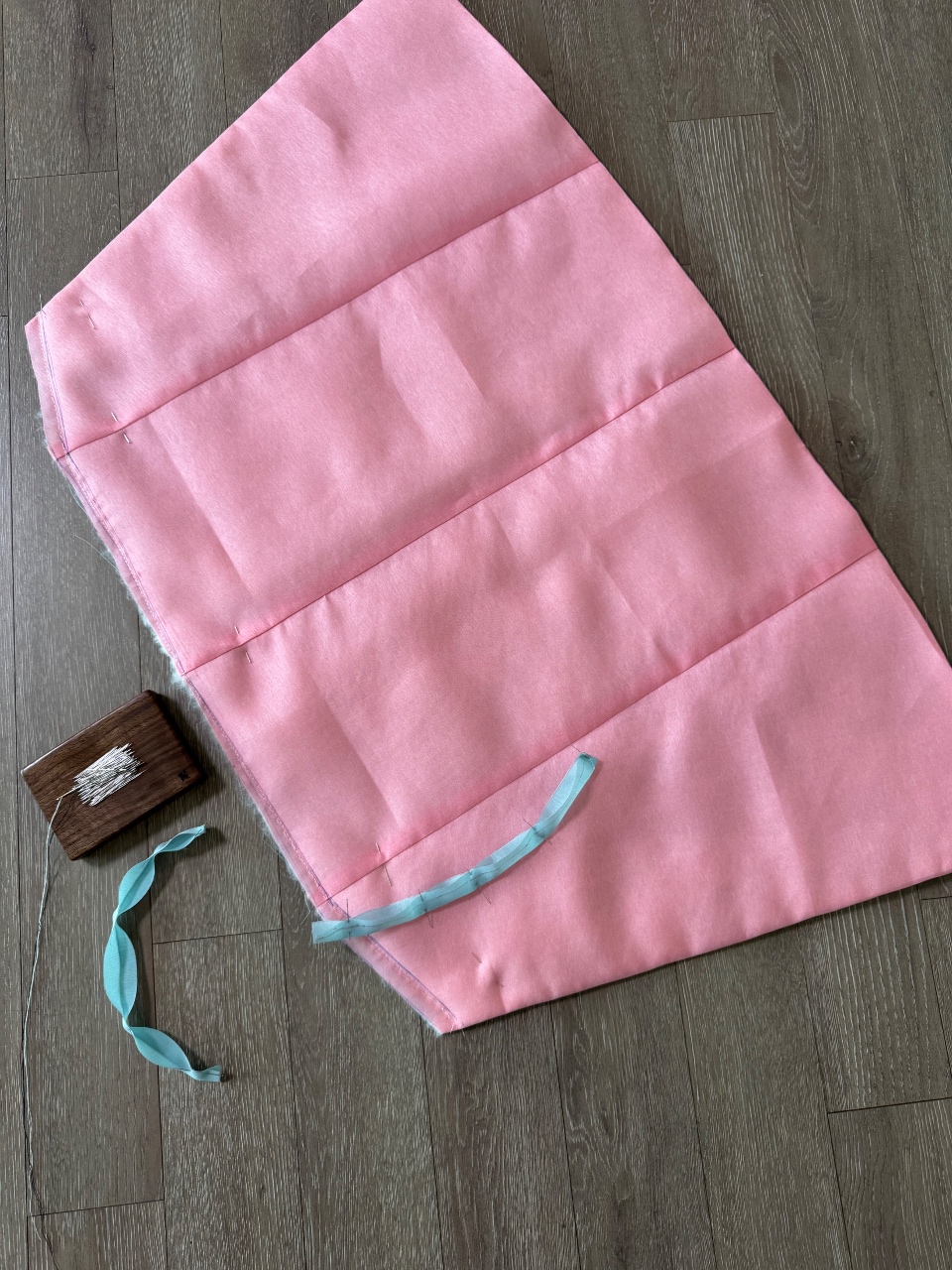 옆선 장식 박기