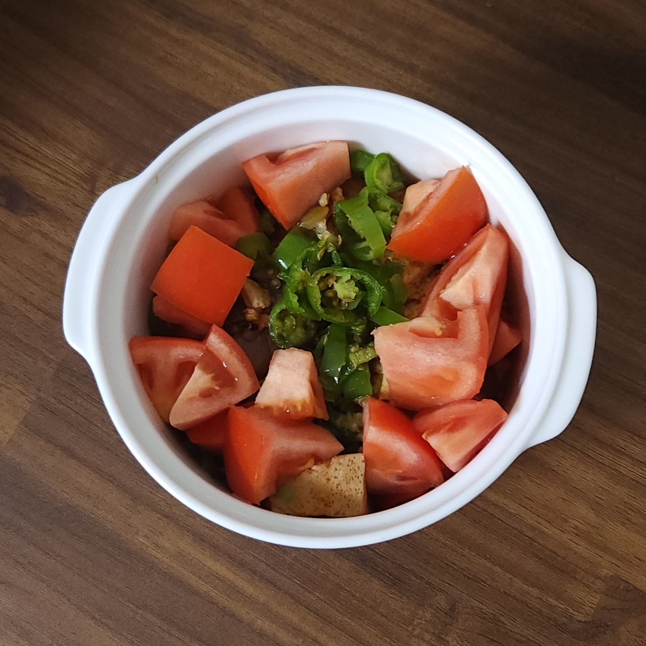 밥 한공기 뚝딱! 두부조림에 토마토를 🍅