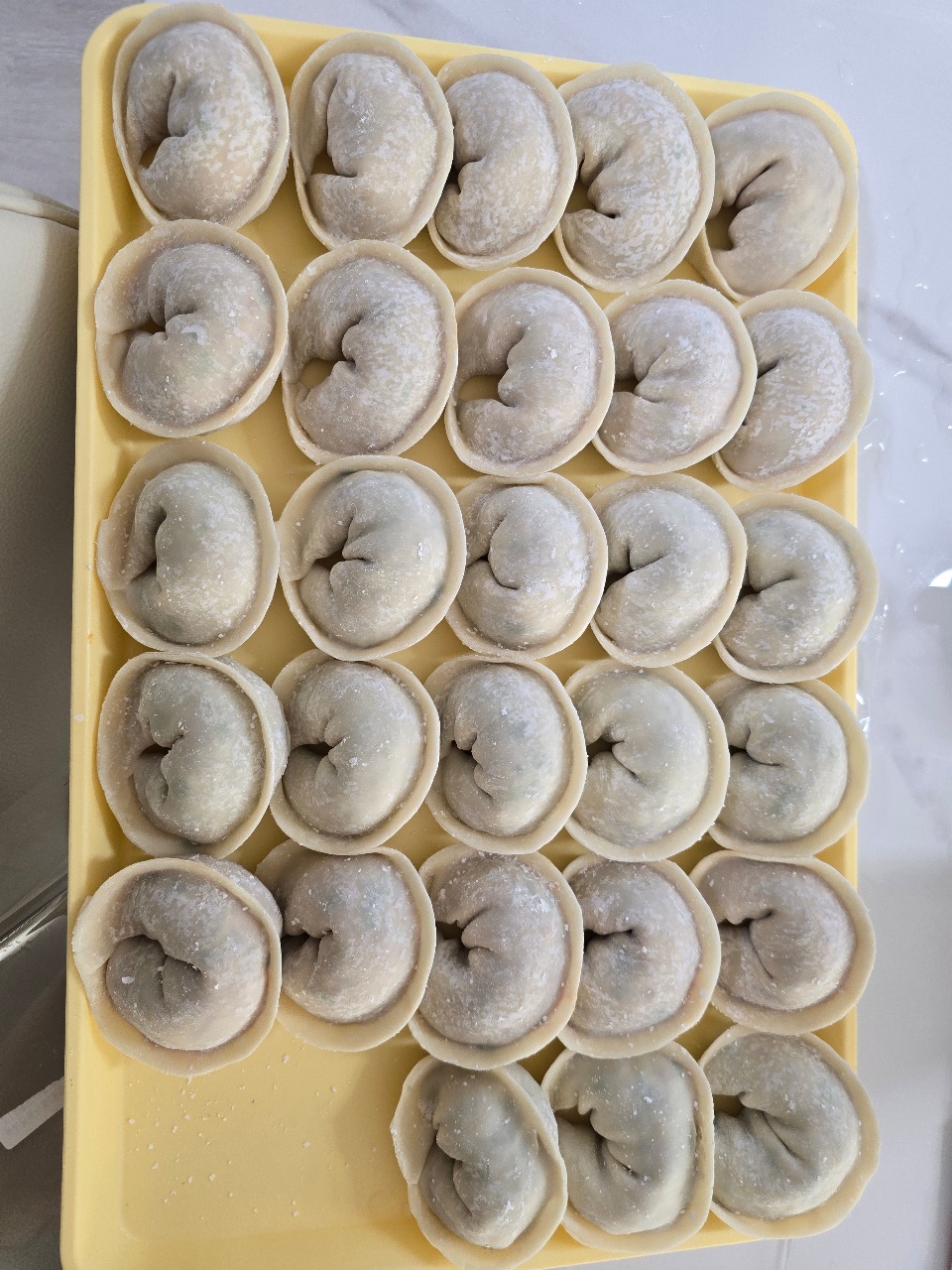 만두로 김치 해결하기