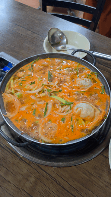 닭칼국수 먹었어요!