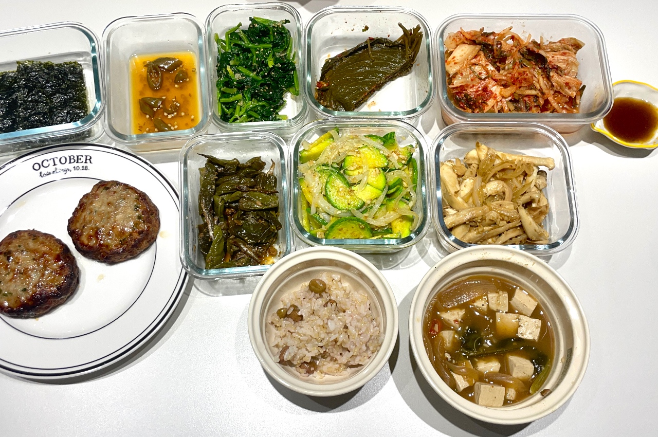떡갈비랑 반찬들 🙂