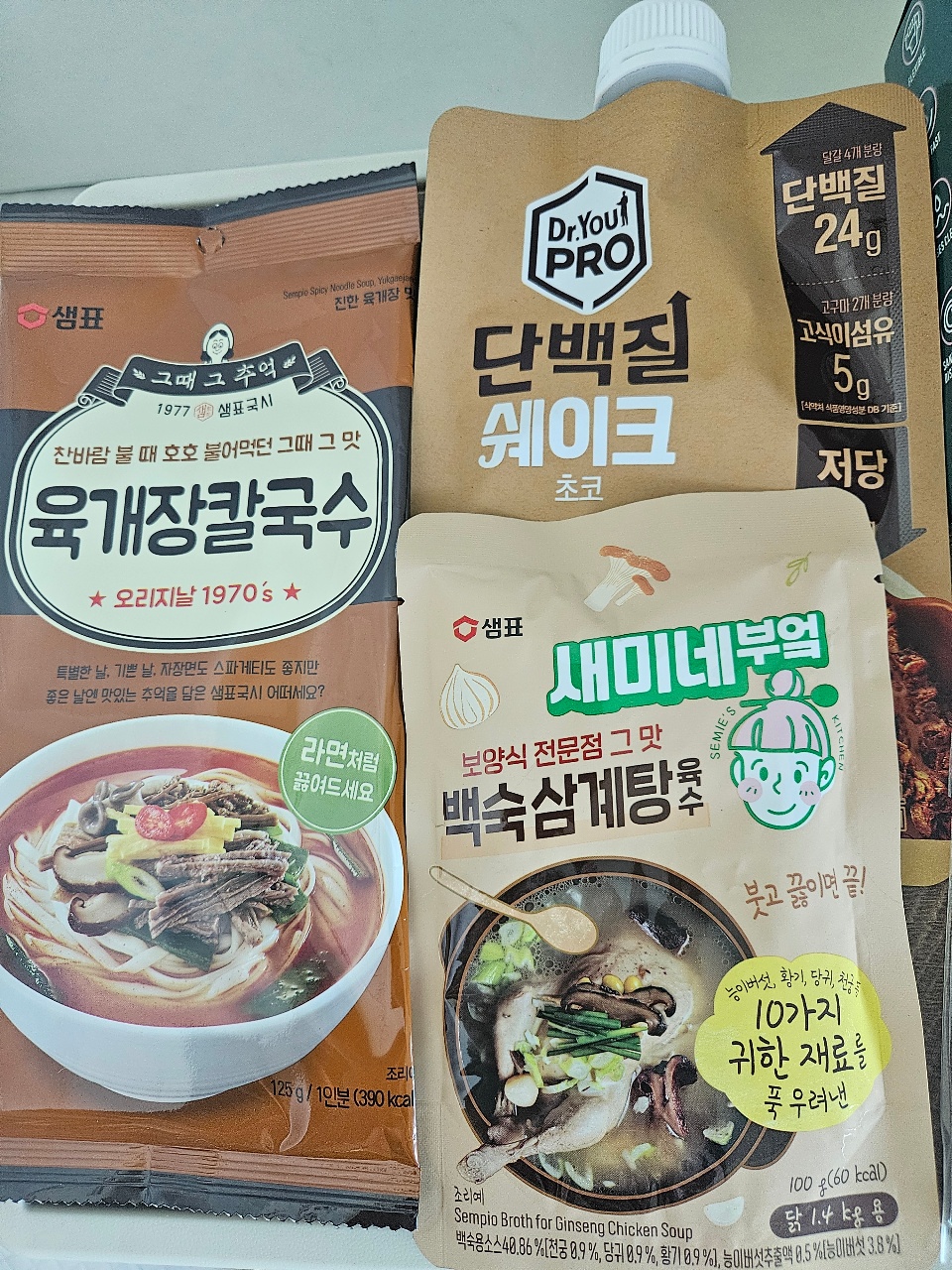 국수, 쉐이크, 국물 요리 등 식품 패키지들
