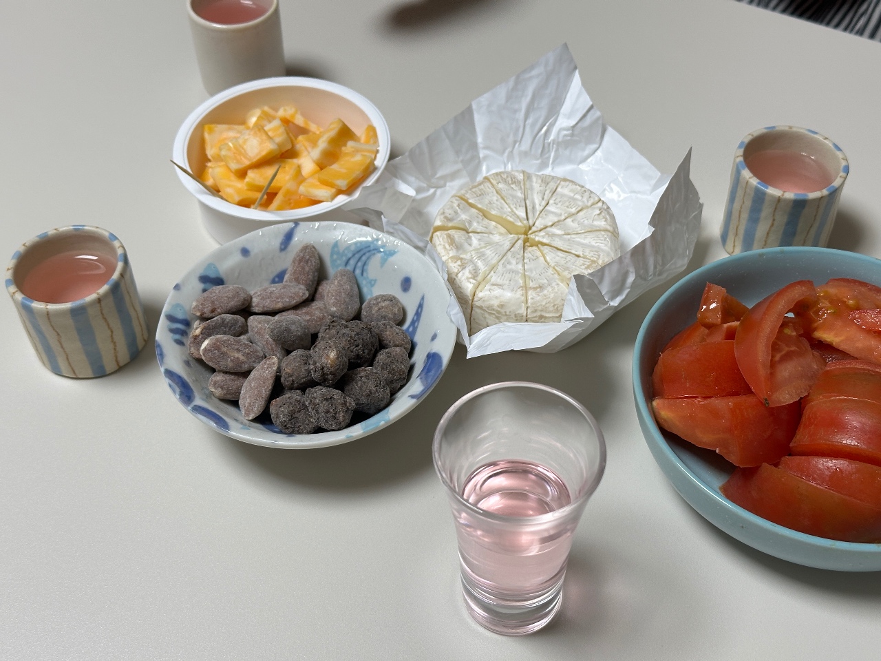 치즈가 먹고 싶어서 술을 꺼낸 나•••🧀🍷
