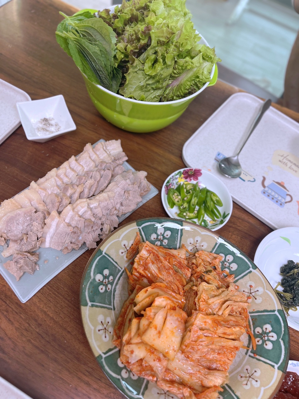오늘 저녁은 돼지고기 보쌈 어떠세요? 🍖