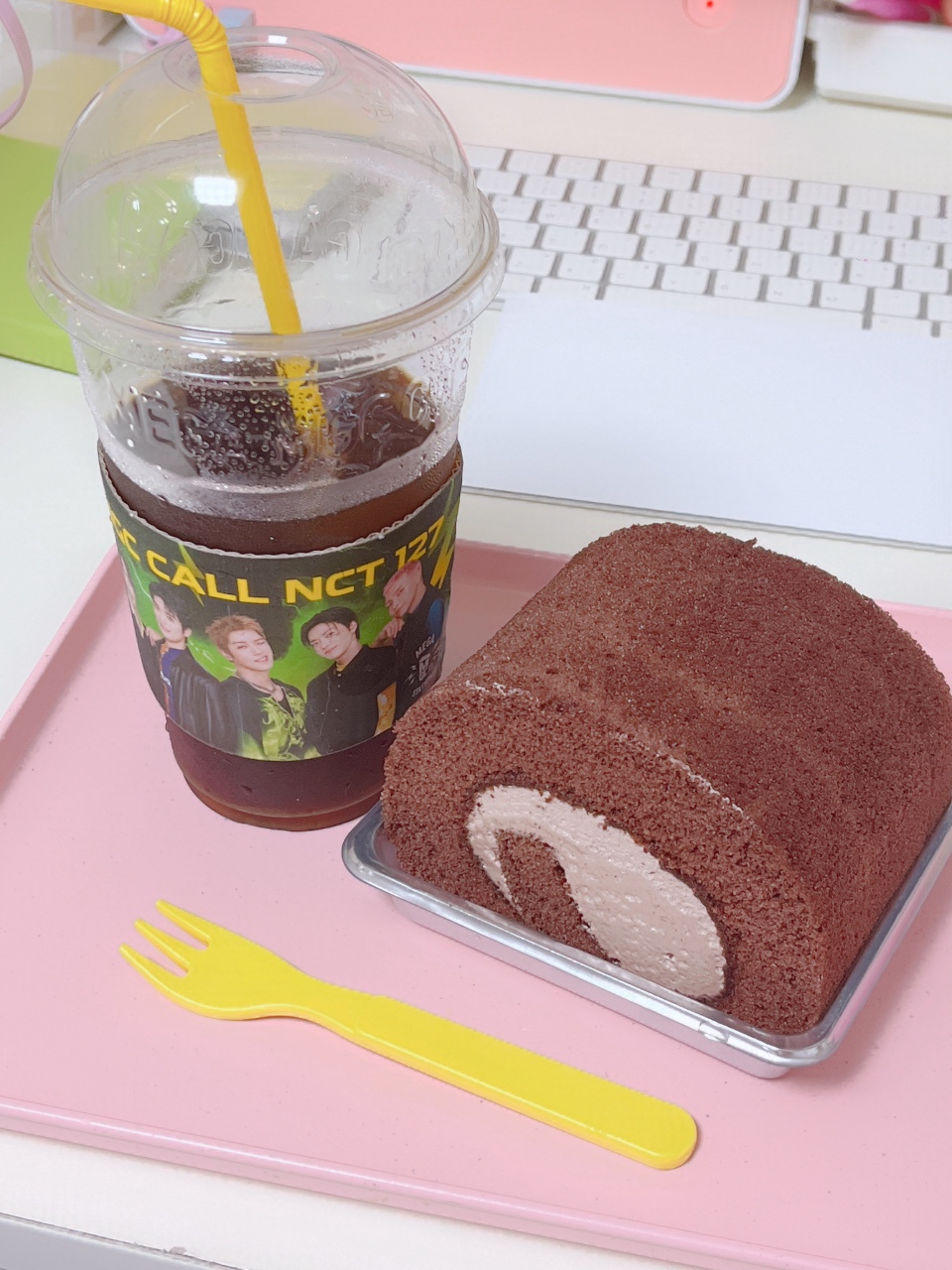 커피랑 초코롤케이크☕
