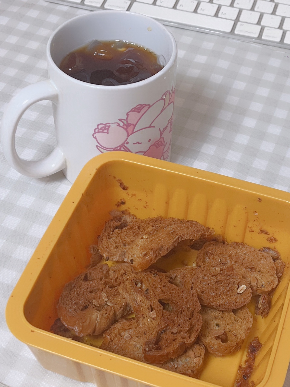 아메리카노랑 호밀빵칩🍞