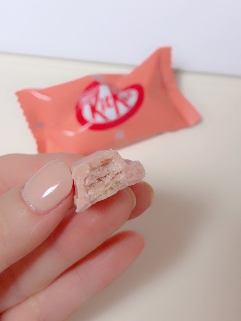 딸기 킷캣 진짜맛있다🍓