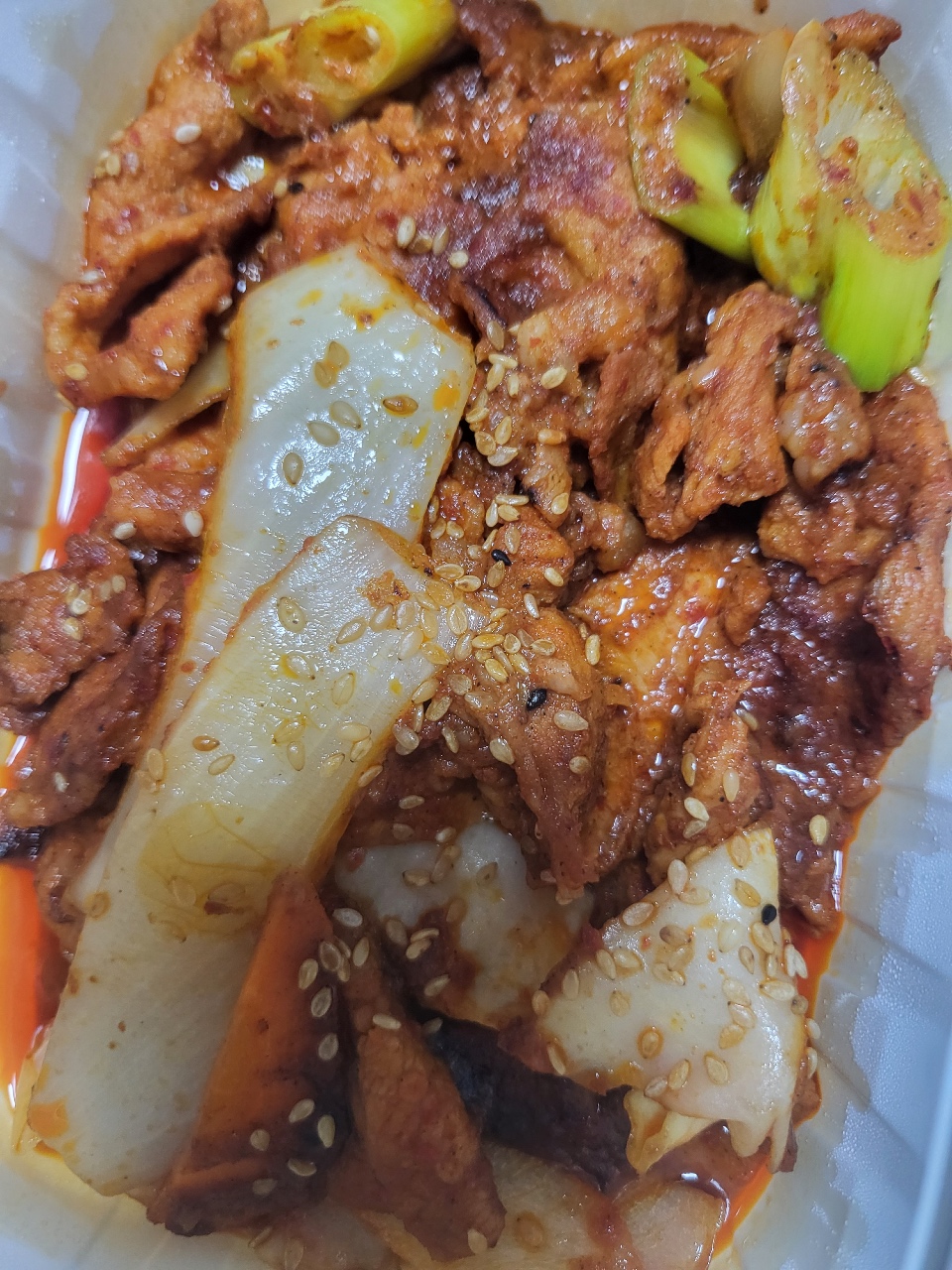 제육볶음을 먹어요