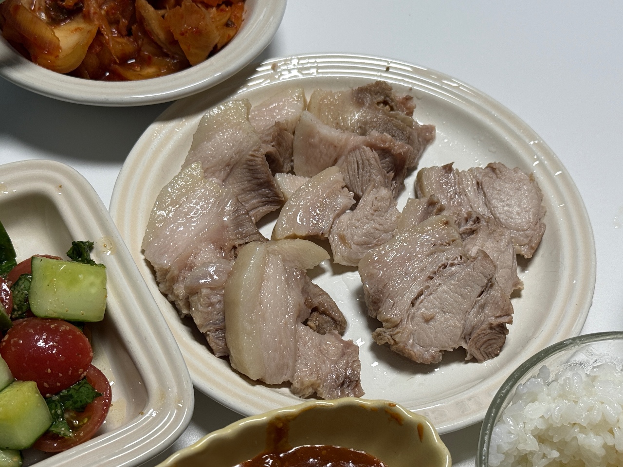 수육을 먹어요