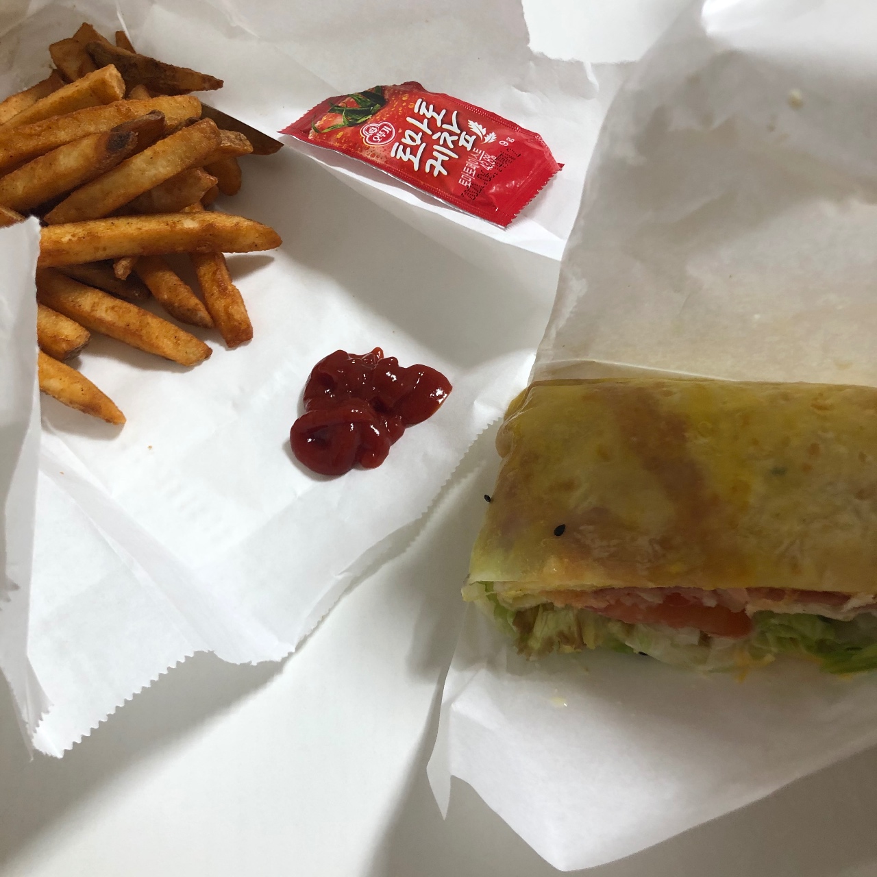 샌드위치를 먹어요