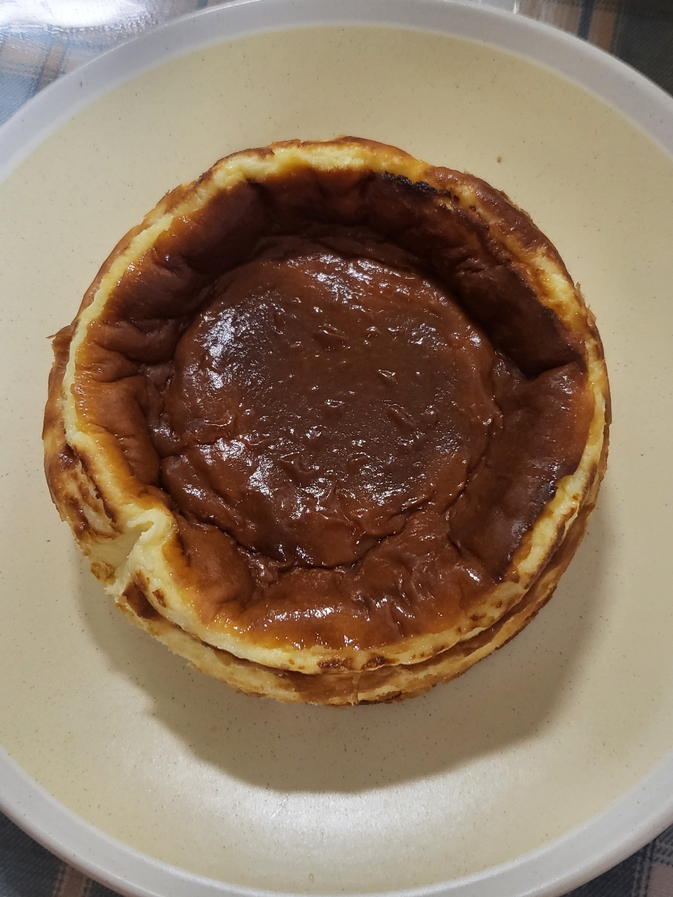 바스크치즈케이크를 먹어요
