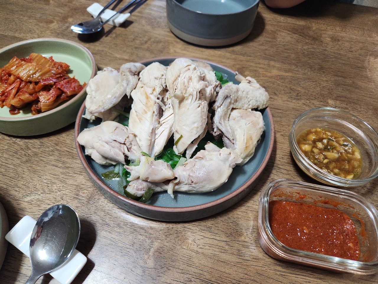 오늘 저녁은 닭한마리 칼국수!