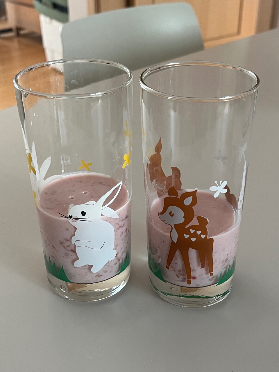스트로베리 요거트 밀크? 🍓🥛