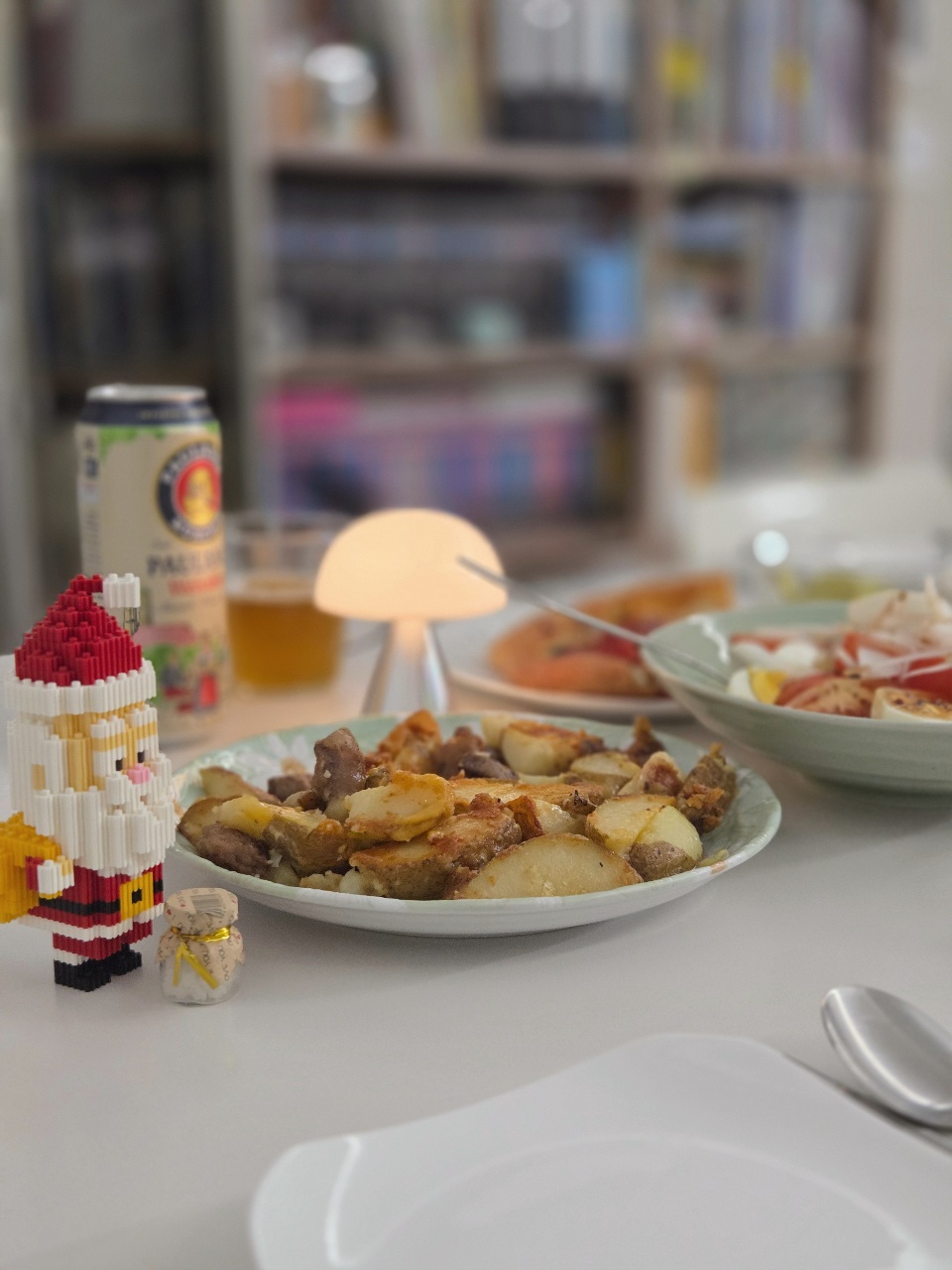맥주 안주로 간단한 웨지감자와 피자